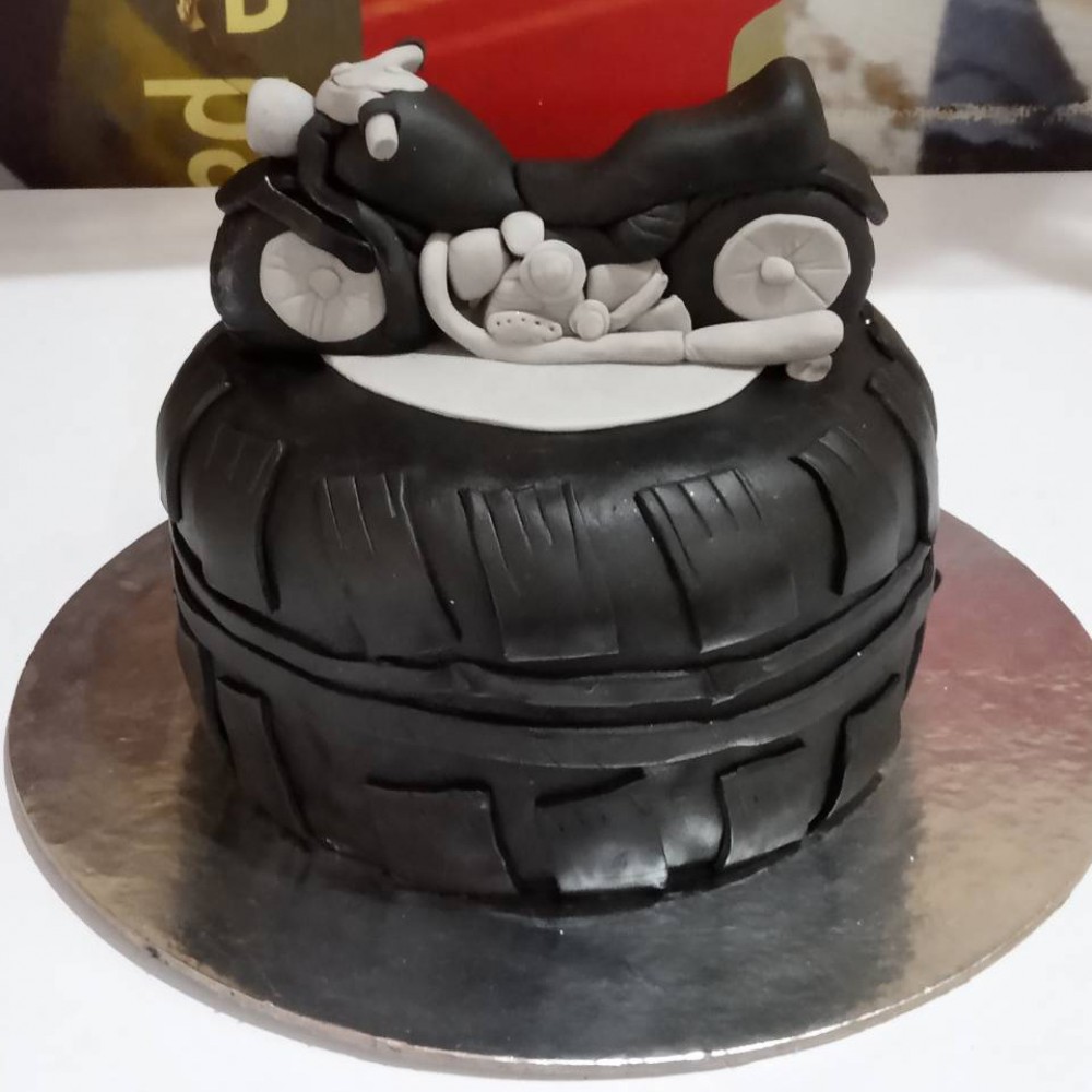 Online Car Chocolate Cake Gift Delivery in UAE - FNP