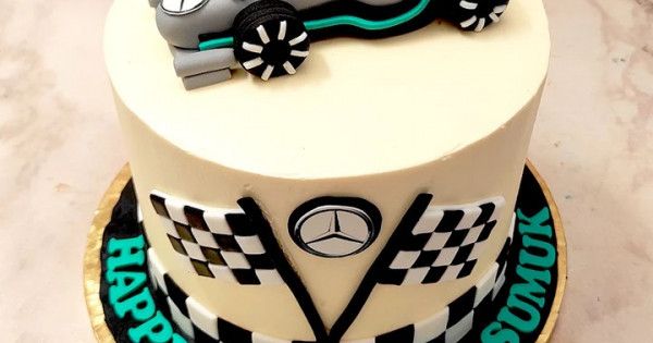 Car shape 3D cake - Decorated Cake by Sweet Mantra - CakesDecor