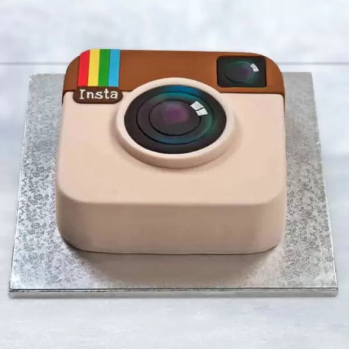 Deezert: Twitter, Instagram and Cake