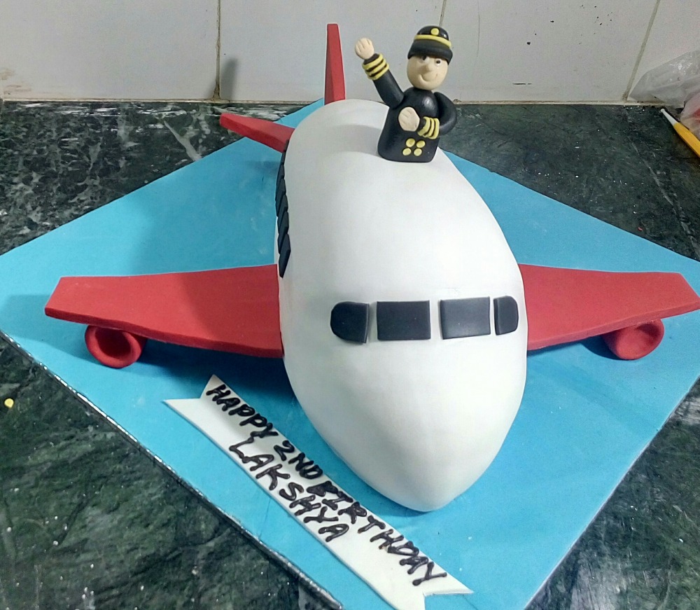 Airplane Cake for an Airplane Themed Party - The Kitchen McCabe