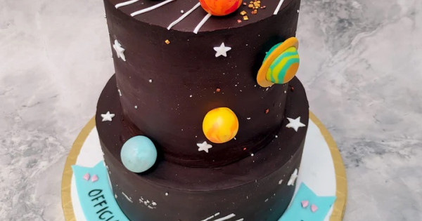 Space Theme cake – THE BROWNIE STUDIO